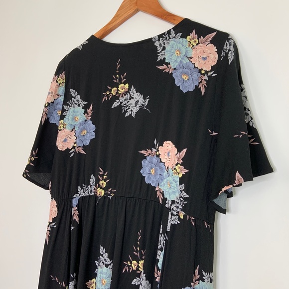 NWT Torrid Black Floral Flutter Midi Dress Size 2X - Picture 3 of 12